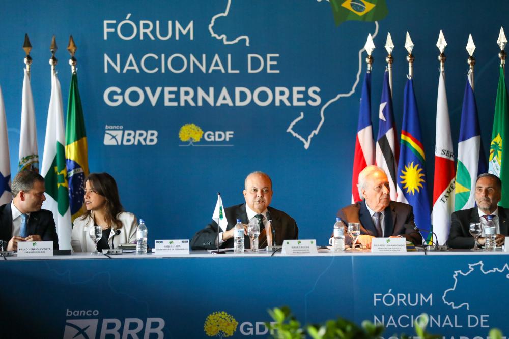 Capa da notícia: Fórum Nacional de Governadores para discutir tarifas dos EUA será nesta quarta (30)